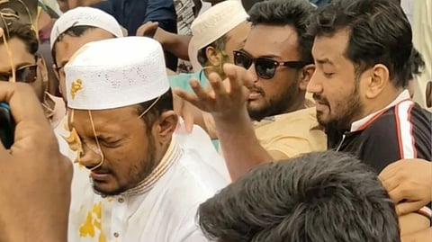 ঝিনাইদহে নাসীরুদ্দীন পাটওয়ারীর ওপর হামলা, ডিম নিক্ষেপ