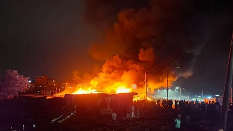 ঢাকায় কালশীতে বস্তিতে আগুন, পানির সংকটে ফায়ার সার্ভিস