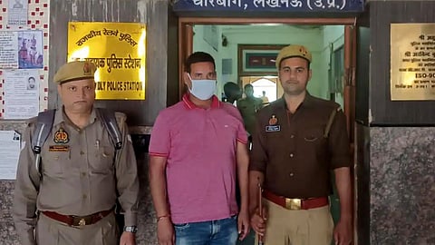 യാത്രക്കാരിയുടെ ദേഹത്ത് മൂത്രമൊഴിച്ചു; ടിടിഇയെ റെയ്‌ൽവേ പുറത്താക്കി