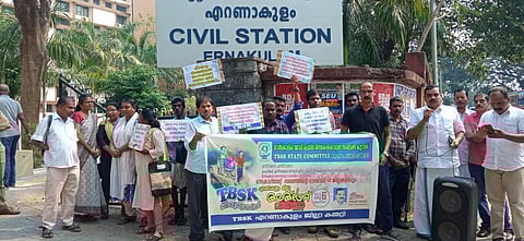 ഭിന്നശേഷി നിയമനം: ഭിന്നശേഷി കൂട്ടായ്മ കളക്ടറേറ്റ് ധർണ്ണ നടത്തി