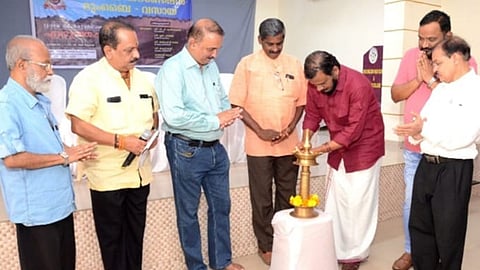 കുമാരനാശാൻ്റെ നായികമാർ ജീവിതത്തിൻ്റെ പൊരുൾ തേടിയവർ: വി ആർ സുധീഷ്