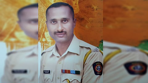 രാജൻ വാഴപ്പിള്ളിക്ക് രക്ഷകനായി  ജി ആർ പി  ഉദ്യോഗസ്ഥൻ പ്രകാശ് കൃഷ്ണ മെൽവണെ
