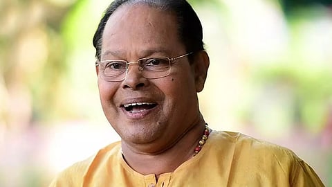 നാട്യങ്ങളില്ലാതെ നാട്ടുകാർക്കിടയിൽ