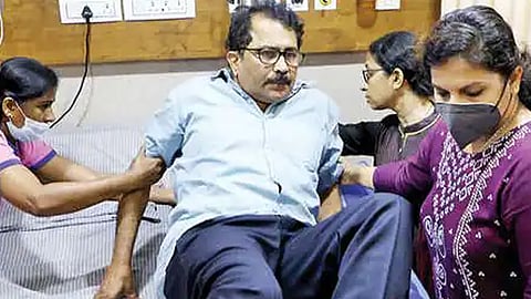 ചികിത്സ വൈകിയെന്ന് ആരോപിച്ച് ഡോക്‌ടറെ മർദ്ദിച്ച സംഭവം;  2 പേർ കീഴടങ്ങി