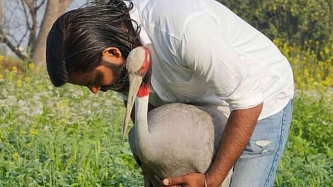 അണമുറിയാത്ത സ്നേഹത്തിന്‍റെ അഞ്ച് മിനിറ്റുകൾ: നിയമം വേർപിരിച്ച 'ആത്മസുഹൃത്തി'നരികിൽ ആരിഫ്, വീഡിയോ