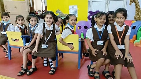 സ്കൂൾ സാമഗ്രികൾക്ക് അമിതവില ഈടാക്കരുതെന്ന് മഹാരാഷ്ട്ര സർക്കാറിൻ്റെ മുന്നറിയിപ്പ്