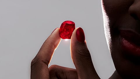 അപൂർവങ്ങളിൽ അപൂർവം: ലോകത്തിലെ ഏറ്റവും വലിയ മാണിക്യം ലേലത്തിന്: പ്രതീക്ഷിക്കുന്ന വില 245 കോടി