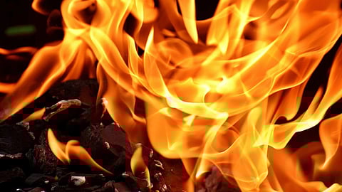 പെരുമ്പാവൂരിൽ അതിഥി തൊഴിലാളി 15 അടിയിലേറെ ആഴമുള്ള തീച്ചൂളയിൽ വീണു; രക്ഷാപ്രവർത്തനം തുടരുന്നു 