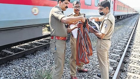പ്രതിയുടെ വിലാസം തേടി റെയിൽവേ പൊലീസ് യു പിയിൽ; കേരള പൊലീസും ഉടൻ പുറപ്പെടും