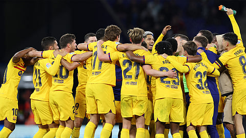 സ്പാനിഷ് ലീഗിൽ എസ്പാന്യോളിനെതിരായ വിജയം ആഘോഷിക്കുന്ന ബാഴ്സലോണ താരങ്ങൾ.