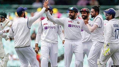 ഒ​ന്നാ​ണ് ഇ​ന്ത്യ