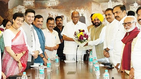 കേന്ദ്രസർക്കാരിൻ്റെ ഓർഡിനൻസിനെതിരെ പിന്തുണ തേടി എഎപി നേതാക്കൾ ശരദ് പവാറിനെ കണ്ടു