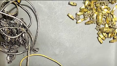 പെയിന്‍റടിച്ച് 23 ലക്ഷം രൂപയുടെ സ്വർണം കടത്താൻ ശ്രമം; യാത്രക്കാരി പിടിയിൽ