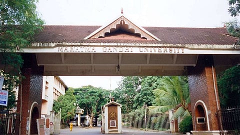 ഡിഗ്രി സർട്ടിഫിക്കറ്റ് കാണാതായ സംഭവത്തിൽ സെക്ഷൻ ഓഫീസർമാരെ സസ്പെൻഡ് ചെയ്യും