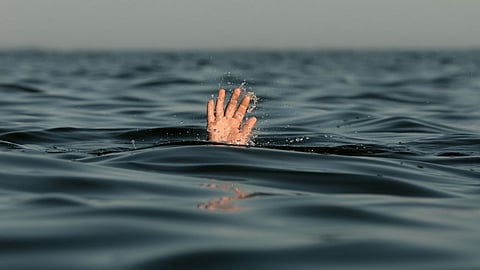 കണ്ണൂരിൽ കുളത്തിലിറങ്ങിയ വിദ്യാർഥി മുങ്ങി മരിച്ചു: അച്ഛൻ ഗുരുതരാവസ്ഥയിൽ