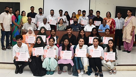 ടാറ്റ ഇൻസ്റ്റിട്യൂട്ട്  തൊഴിലധിഷ്ഠിത കോഴ്സ് സർട്ടിഫിക്കറ്റ് വിതരണം ചെയ്ത് ശ്രീനാരായണ ഗുരു കോളെജ്