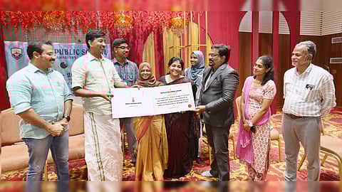 ലോക റെക്കോർഡിന്‍റെ വർണ്ണത്തിളക്കത്തിൽ നജാത്ത് പബ്ലിക് സ്കൂൾ