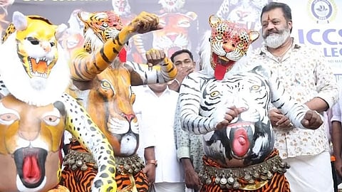 പുലികളി സംഘങ്ങളോടൊപ്പം സുരേഷ് ഗോപി