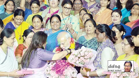 ച​രി​ത്രം കു​റി​ച്ച് രാ​ജ്യ​സ​ഭ​യി​ലും വ​നി​താ സം​വ​ര​ണ ബി​ൽ (നാ​രീ​ശ​ക്തി വ​ന്ദ​ന്‍ അ​ധീ​നി​യം) പാ​സാ​ക്കി​യ​തി​നു പി​ന്നാ​ലെ സ​ന്തോ​ഷം അ​റി​യി​ക്കാ​ൻ വ​നി​താ പാ​ര്‍ല​മെ​ന്‍റ് അം​ഗ​ങ്ങ​ള്‍ പ്ര​ധാ​ന​മ​ന്ത്രി ന​രേ​ന്ദ്ര മോ​ദി​യെ സ​ന്ദ​ർ​ശി​ച്ച​പ്പോ​ൾ. 
