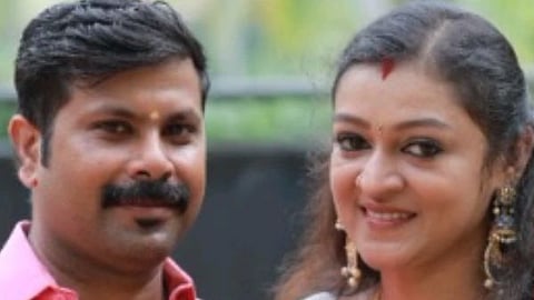 അപർണ നായരും ഭർത്താവ് സഞ്ജിത്തും