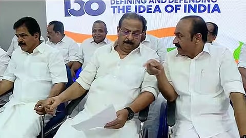 കെപിസിസി നേതൃയോഗത്തിനിടെ - കെ. സുധാകരൻ, വി.ഡി. സതീശൻ, കെ.സി വേണുഗോപാൽ