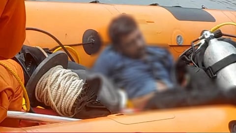 ആറാട്ടുപുഴ പാലത്തിൽ നിന്നും നദിയിലേക്ക് ചാടിയ യുവാവിൻ്റെ മൃതദേഹം കണ്ടെത്തി