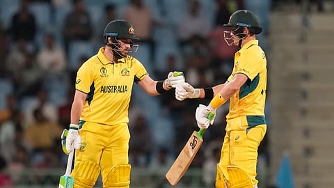 ഓസ്ട്രേലിയൻ ഇന്നിങ്സിനെ തകർച്ചയിൽ നിന്നു കരകയറ്റി വിക്കറ്റ് കീപ്പർ ബാറ്റർ ജോഷ് ഇംഗ്ലിസും മാർനസ് ലബുഷെയ്നും മത്സരത്തിനിടെ.