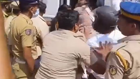 കോൺഗ്രസ് മാർച്ചിനിടെ കല്ലേറ്, കണ്ണീർവാതകം‌, ജലപീരങ്കി; തലസ്ഥാനത്ത് തെരുവുയുദ്ധം