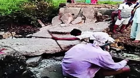 നവി മുംബൈയിൽ പാലം തകർന്ന്  2 പേർ മരിച്ചു, 4 പേർക്ക് പരുക്ക്