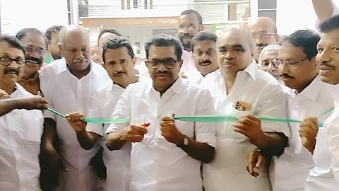 കായംകുളത്ത് യുഡിഎഫിന്‍റെ തെരഞ്ഞെടുപ്പ് കമ്മിറ്റി ഓഫീസ് മുതിർന്ന കോൺഗ്രസ് നേതാവ് വി.എം. സുധീരൻ ഉദ്ഘാടനം ചെയ്യുന്നു.