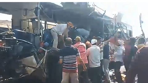 നാസിക്കിൽ എംഎസ്ആർടിസി ബസ് ട്രക്കിൽ ഇടിച്ച് നിരവധി പേർ മരിച്ചു