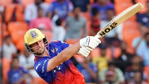 ഗുജറാത്ത് ടൈറ്റൻസിനെതിരേ ആർസിബി താരം വിൽ ജാക്സിന്‍റെ ബാറ്റിങ്.