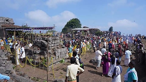 ചിത്രാപൗര്‍ണമിയില്‍ ജ്വലിച്ച് മംഗളാദേവി ക്ഷേത്രം