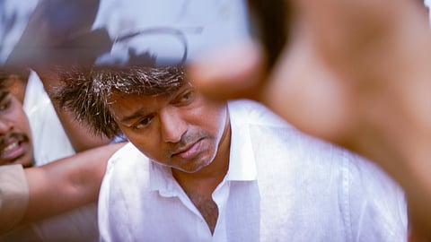 'ഇരുന്നൂറിലധികം പേരുമായി വോട്ട് ചെയ്യാനെത്തി'; നടൻ വിജയ്‌ക്കെതിരേ പരാതി