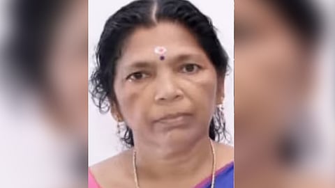 ആലപ്പുഴയിൽ‌ ടിപ്പർ ലോറി  ഓട്ടോറിക്ഷയുമായി കൂട്ടിയിടിച്ച് അപകടം; വീട്ടമ്മ മരിച്ചു