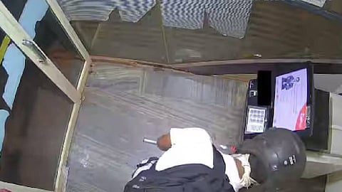 Youth arrested for trying to break into ATM at night wearing helmet and knife