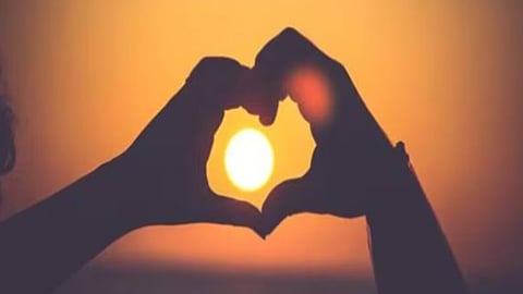 gujarat girl elopes with 16 year old man after chating in instagram