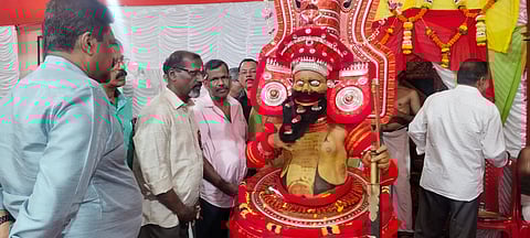  thane muthappan concluded the mahotsavam by giving darshan to thousands of people