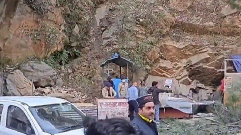 6 dead several injured after landslide in himachal pradesh