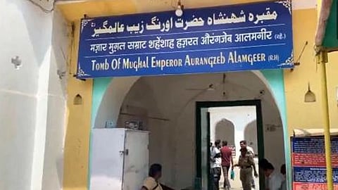 Khultabad town, housing Aurangzeb tomb, to be renamed as Ratnapur: Minister   