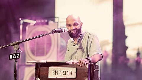 Singer Aloshi sings revolutionary song again in temple festival; Congress files complaint