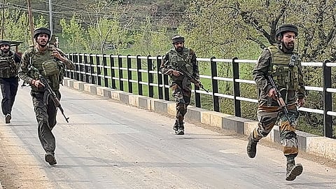 india-pak war Evacuating people from border areas