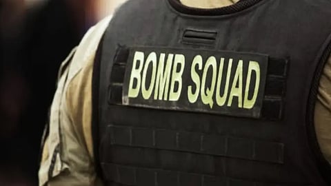 bomb threat again at mumbai