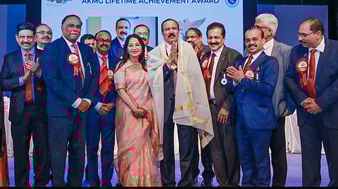 Dr Azad Mooppan receives award