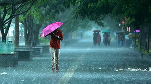 heavy rain, wind warning in kerala