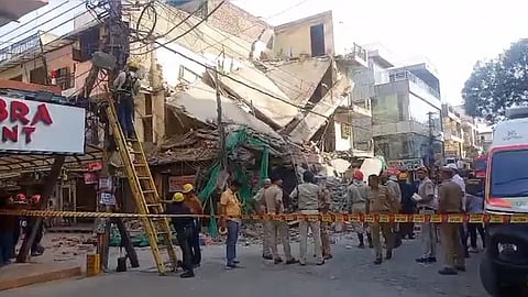 building collapsed delhi 2 feared trapped