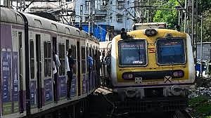 Eyewitness says train accident in Mumbra was caused by a bag hitting the train