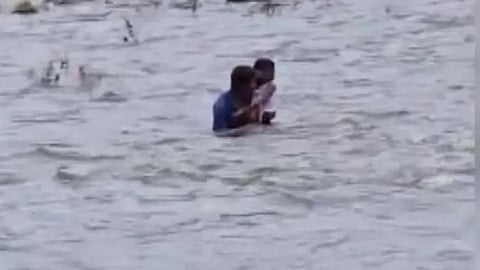 Youths rescued girl who accidently falls in Kottiyoor river