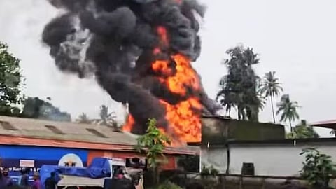 chalakudy paint hardware shop fire broke out