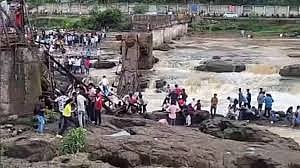 The cause of the accident was more than just the iron bridge.
